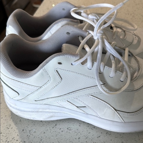 Reebok Men\'s White Athletic Shoes sz 10 1/2 main image 4